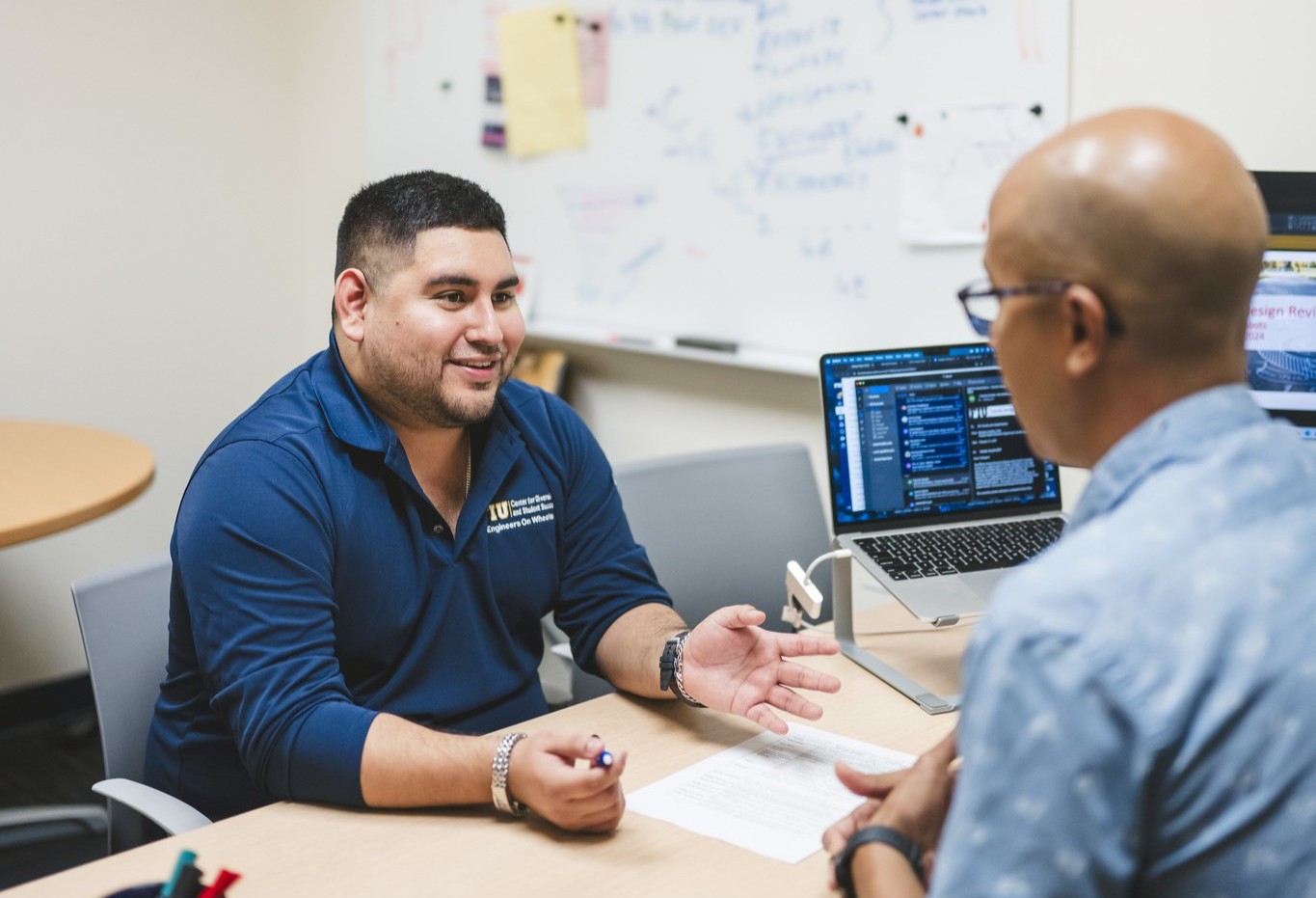Faculty meeting with student to mentor on research options